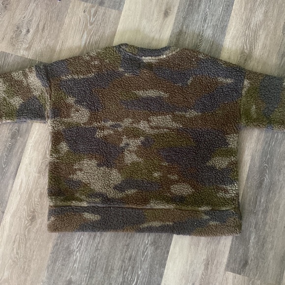 T S fuzzy sweater - Picture 5 of 5